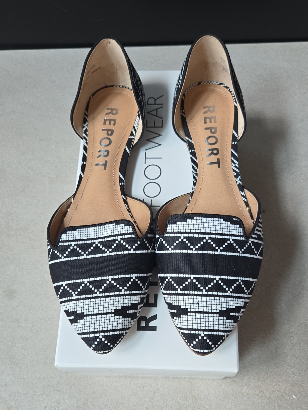 Report Jezzica Black White Pointed D'Orsay Flats with Aztec Print 8.5
